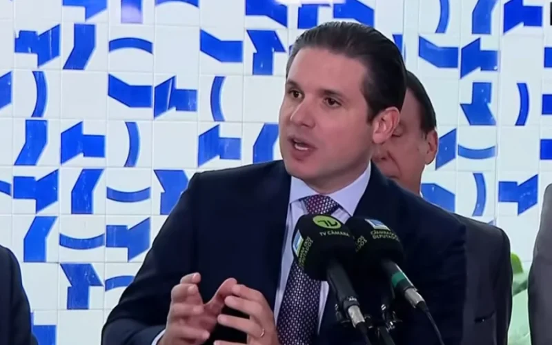 Fim da escala 6×1: Motta define prazo de 14 meses para reduzir jornada. 