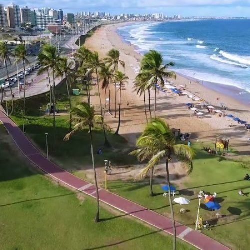 Corredora morre após passar mal na orla de Salvador; populares criticam atendimento do Samu