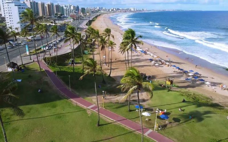 Corredora morre após passar mal na orla de Salvador; populares criticam atendimento do Samu
