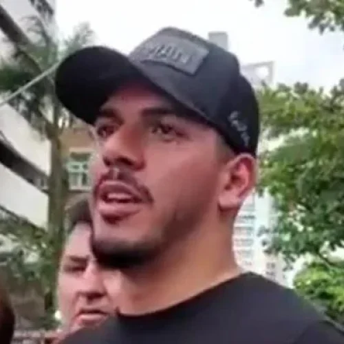 João Paulo chega em Salvador e afirma estar pronto para enfrentar o Corinthians