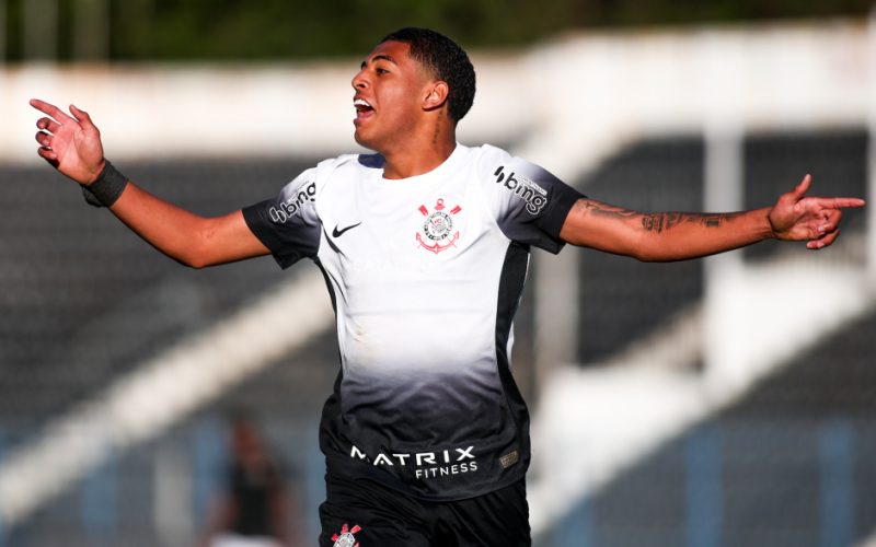 Bahia paga multa e contrata Kauê Furquim, joia de 16 anos do Corinthians