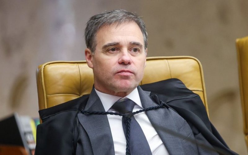 André Mendonça decide que TSE não deve divulgar sigilos de Lula e Flávio Bolsonaro