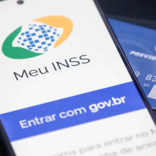 Lula sanciona lei que proíbe descontos indevidos em benefícios do INSS