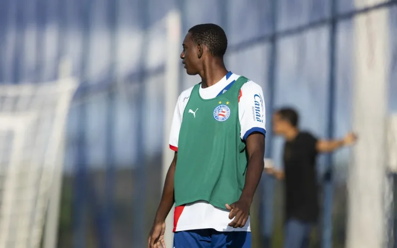Sem espaço no Bahia, promessa avaliada em R$ 587 milhões acerta com o Flamengo