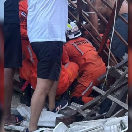 Teto de quiosque desaba em área residencial de Salvador e deixa feridos