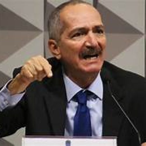 Aldo Rebelo saiu do partido comunista e hoje é testemunha de defesa de bolsonaristas.