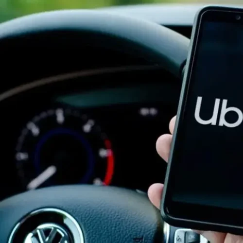 Uber vai pagar mais por atrasos e usar IA para indicar corridas