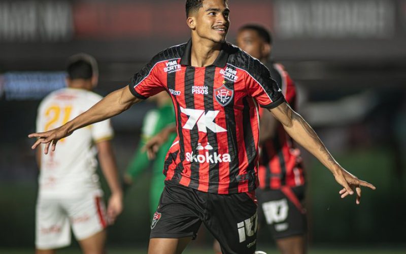 Com titulares, Vitória goleia Juazeirense e assume liderança do Grupo A da Copa do Nordeste