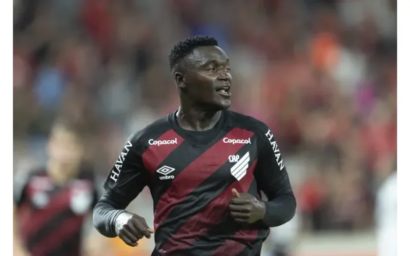 Kevin Viveros, do Athletico-PR, provoca o Bahia antes de duelo entre os times no Brasileirão