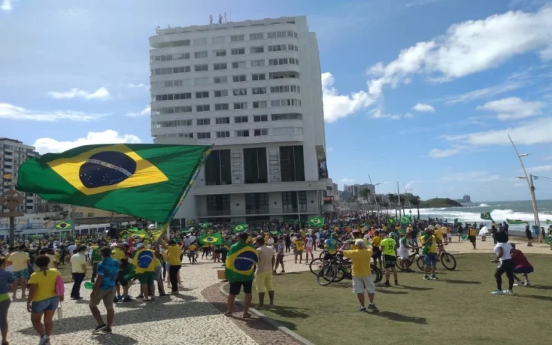 Baixa Adesão Marca “Marcha Pela Liberdade” Pró‑Bolsonaro em Salvador